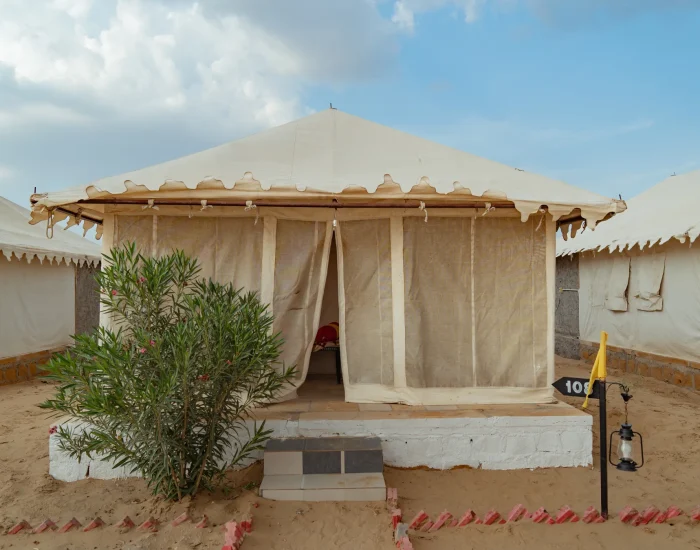 Luxury Super Deluxe Tent gate